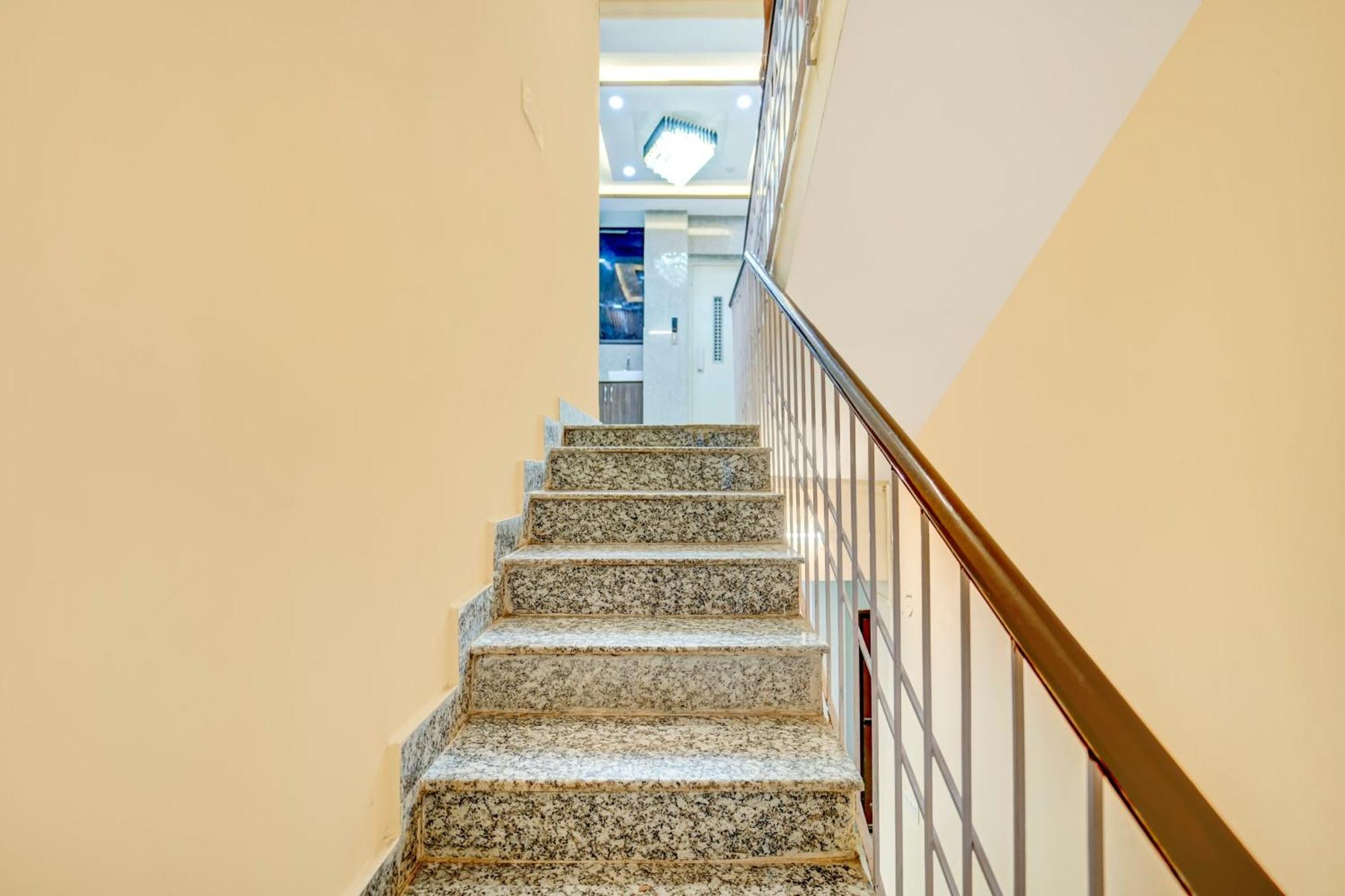Super Townhouse Anisabad Near Mahavir Sansthan Khagaul Exterior foto